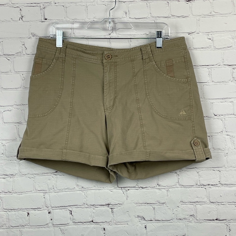 Nike ACG Ripstop Hiking Shorts Tan Mid Rise Cuffed Stretch Casual Size 14